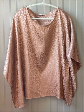 eesome Satin Leopard-Texture Tunic in Blush Pink